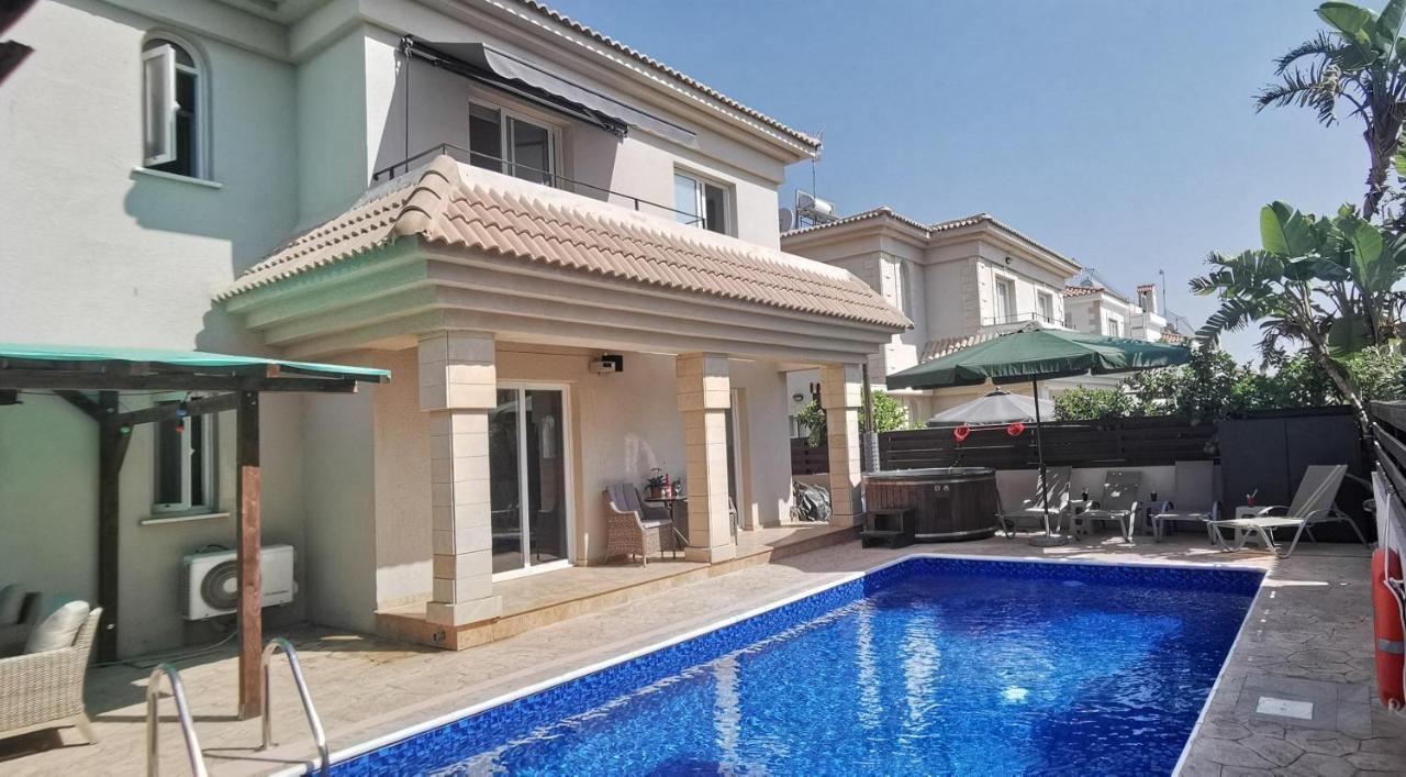 Great Villa Maria Paralimni Esterno foto