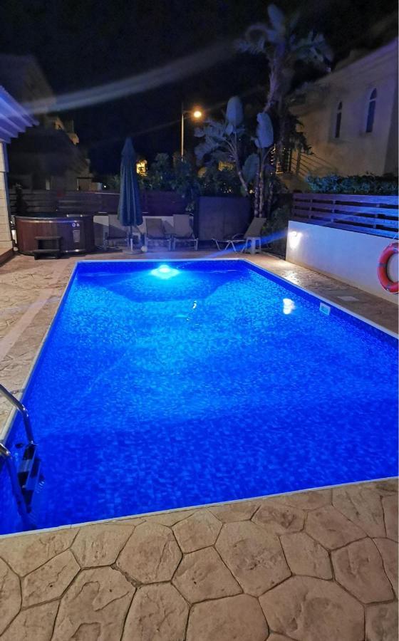 Great Villa Maria Paralimni Esterno foto