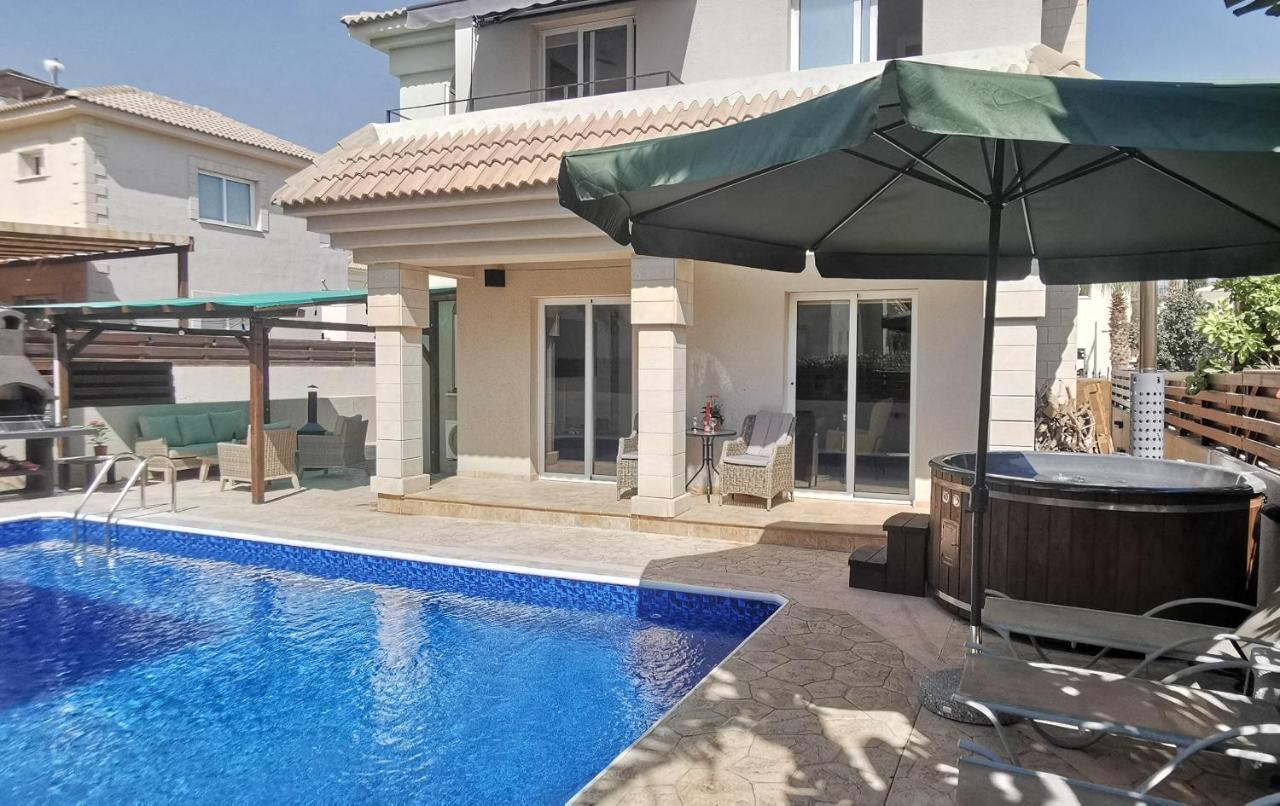 Great Villa Maria Paralimni Esterno foto