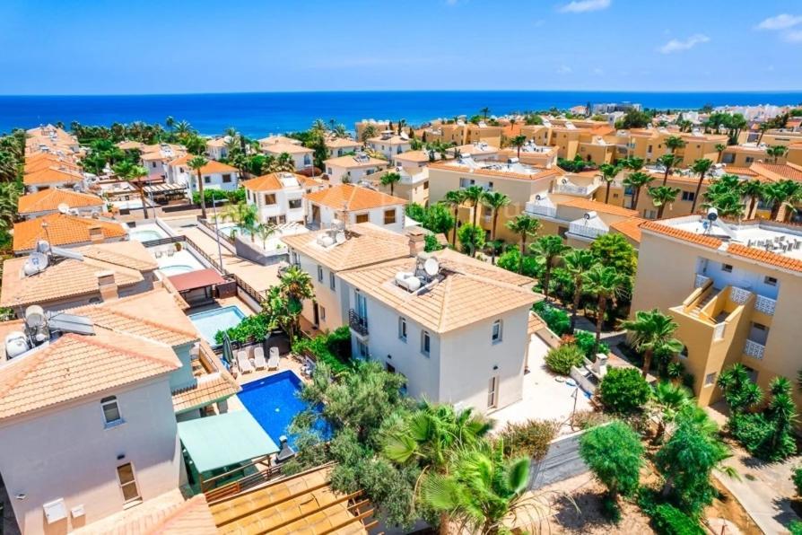 Great Villa Maria Paralimni Esterno foto